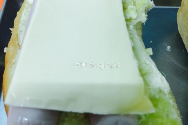 蒜香芝士火腿肉松烤面包的做法图解7