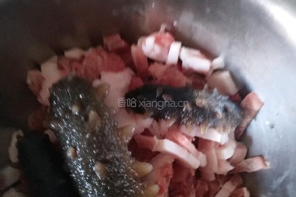 海参白菜肉丝面的做法图解1