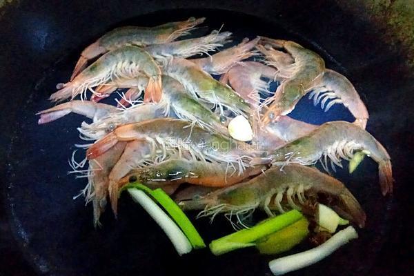 白灼对虾的做法图解3