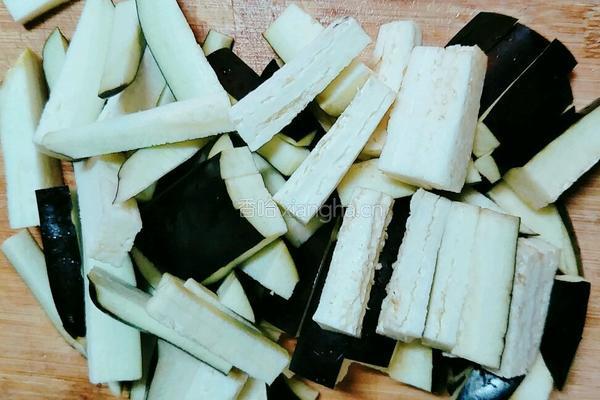 土豆烧茄子的做法图解2