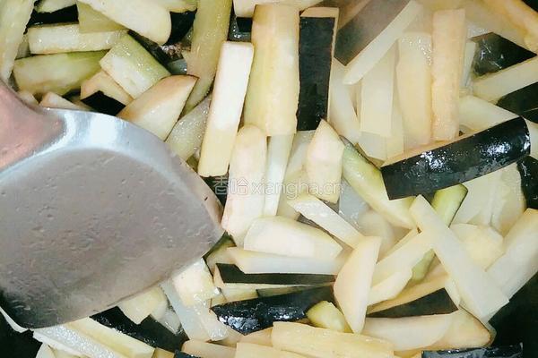 土豆烧茄子的做法图解4