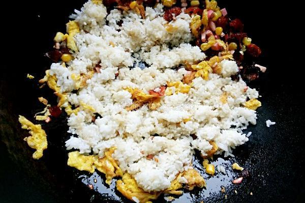 腊肠蛋炒饭的做法图解5