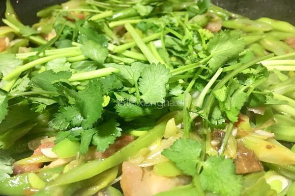 香菇酱辣炒雪豆的做法图解13