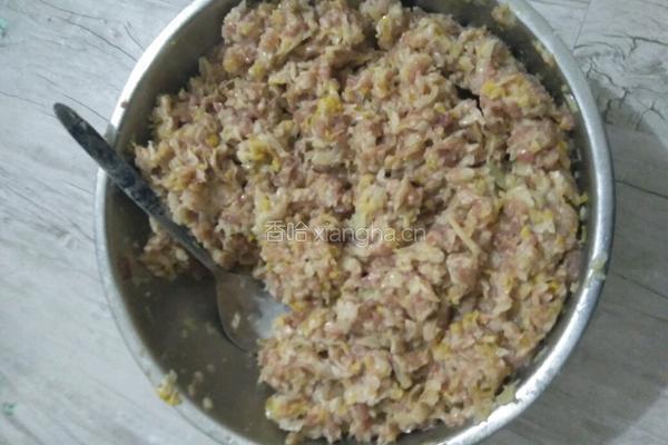 家常猪肉酸菜馅包子的做法图解4