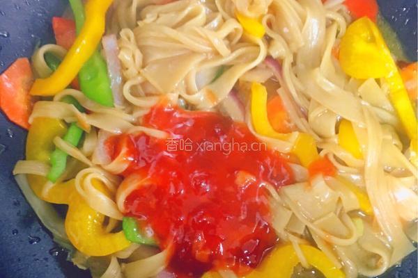 三椒炒冷面的做法图解8