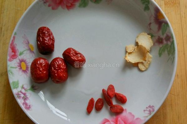 花旗参炖鸽子的做法图解1