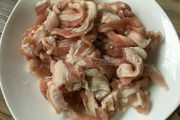 羊肉片炒香菜的做法图解1