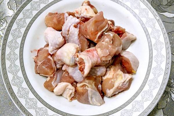 鲁菜大师蒋家常菜黄闷菠萝鸡块的做法图解1