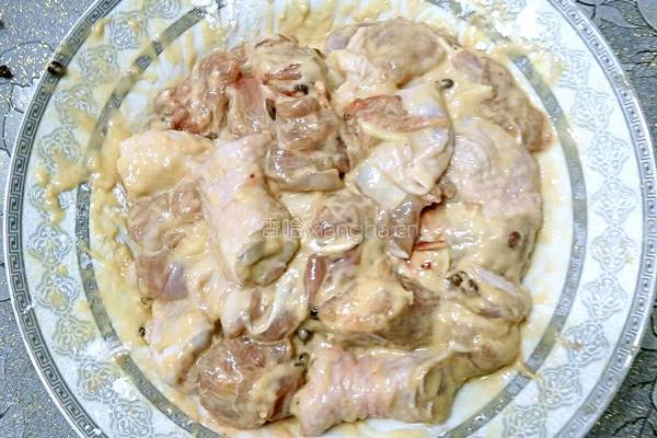 鲁菜大师蒋家常菜黄闷菠萝鸡块的做法图解2