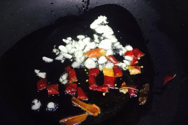 排骨土豆炖豆角的做法图解3