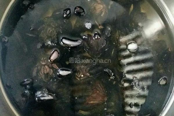 盐水菱角的做法图解2