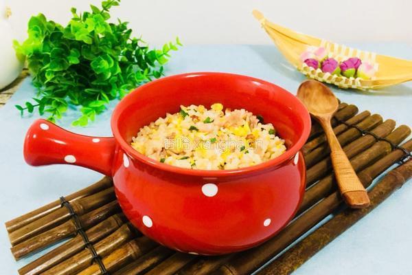 培根鸡蛋炒饭的做法图解1