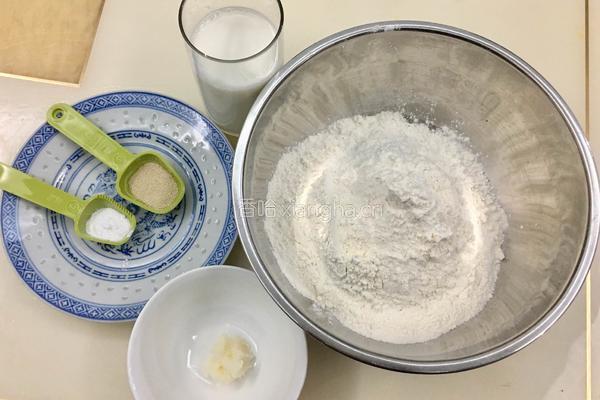豆沙花卷的做法图解2