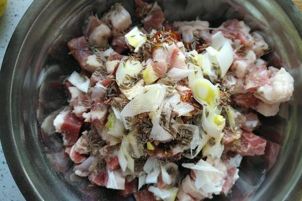 烤牙签羊肉串的做法图解2