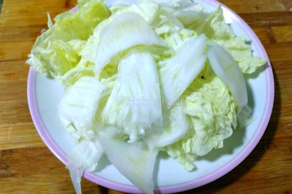 白菜炒干豆腐的做法图解1