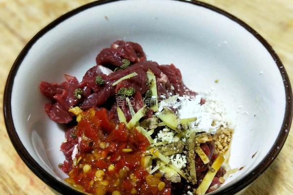 芹菜炒牛肉 的做法图解1