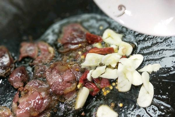香肠炒棒菜 的做法图解7