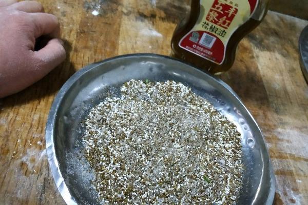 葱花椒盐花卷的做法图解1