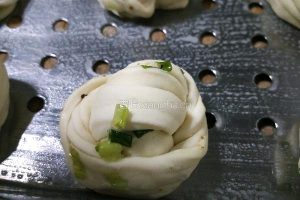 葱花椒盐花卷的做法图解4