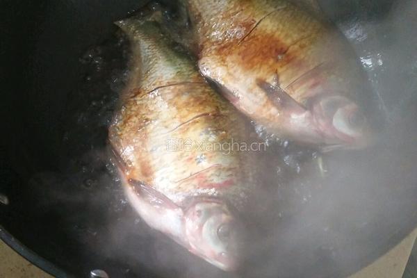 啤酒豆豉烧鳊鱼的做法图解2