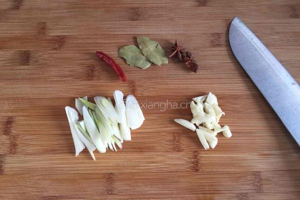 牛肉炖萝卜的做法图解2