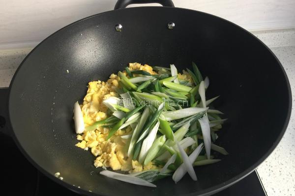 小葱炒鸡蛋的做法图解3