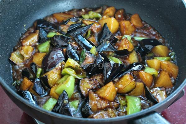 土豆烧茄子的做法图解13