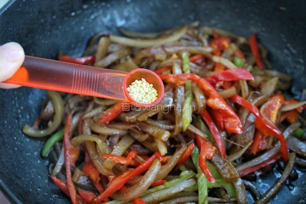 洋葱辣椒炒肉皮的做法图解12