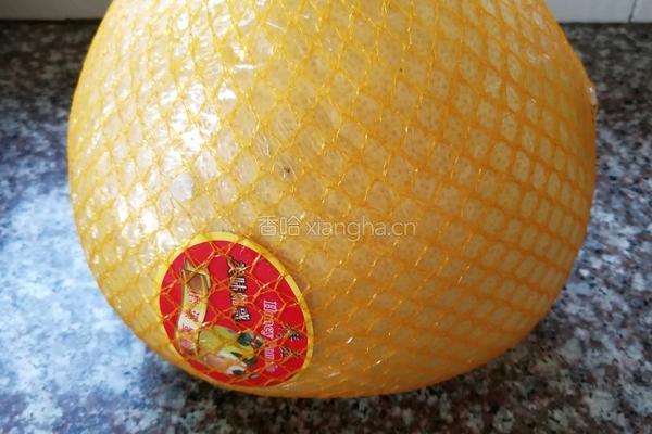 柚子皮蜜饯的做法图解1