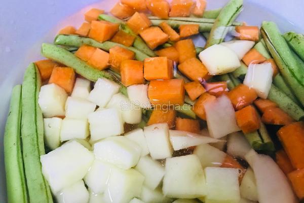 豆角土豆焖饭的做法图解1