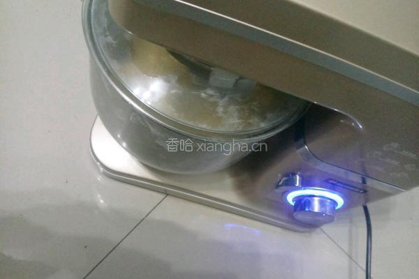 玉米面大馒头的做法图解1