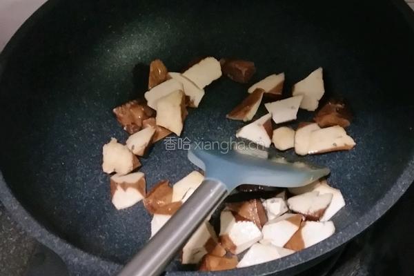 蒜苗炒鸡蛋香干的做法图解6