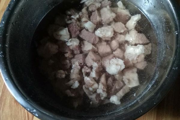 萝卜牛腩的做法图解1