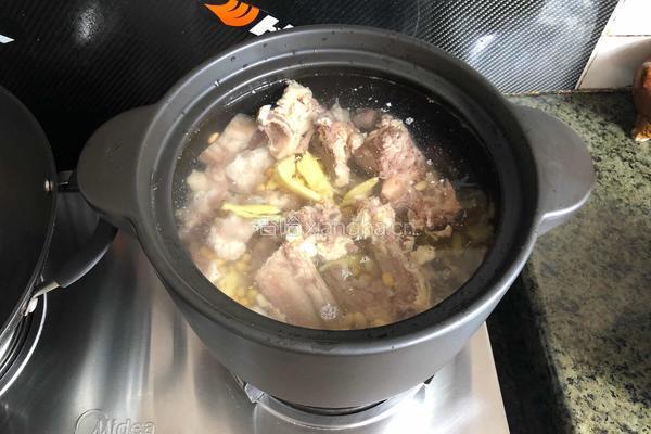 牛骨筋煲黄豆的做法图解6