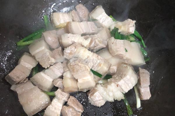 每日工作餐荤素搭配之（红烧肉+清炒莴笋）的做法图解4