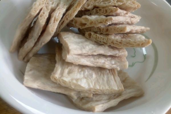 凉拌手撕蛋白素肉的做法图解2