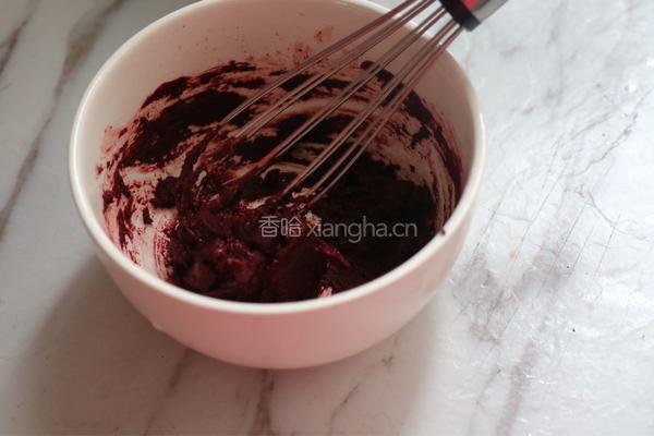 红丝绒蛋糕卷的做法图解2
