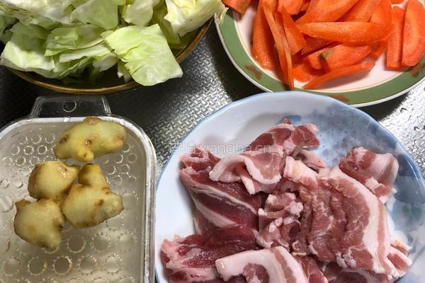 姜末肉焖时蔬的做法图解3