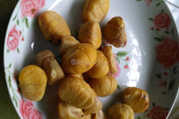 板栗炖鸡的做法图解5