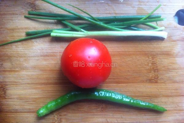 西红柿烩金针菇的做法图解1