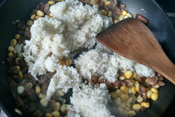 腊肠炒饭的做法图解10