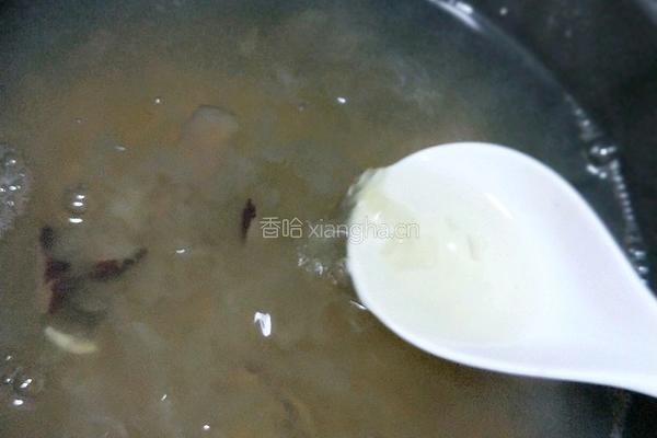蜂蜜莲子银耳汤的做法图解9