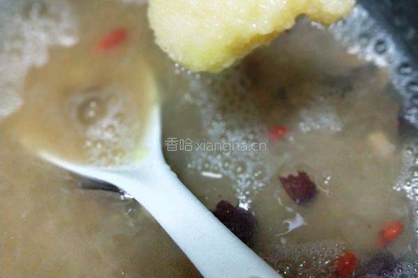 蜂蜜莲子银耳汤的做法图解11