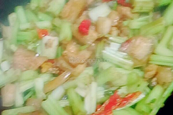 芹菜炒肉的做法图解5