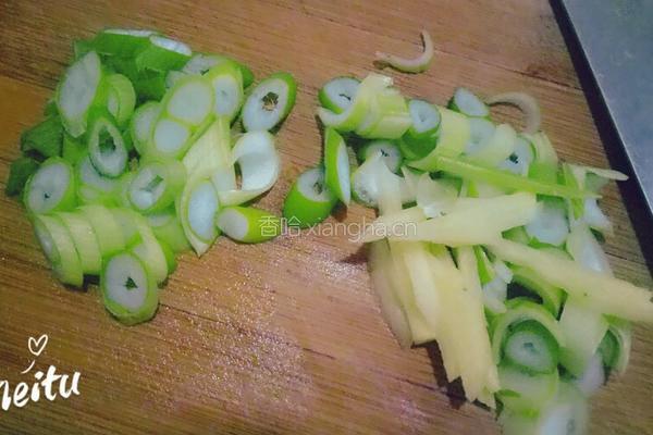 豆腐卷金针菇的做法图解1