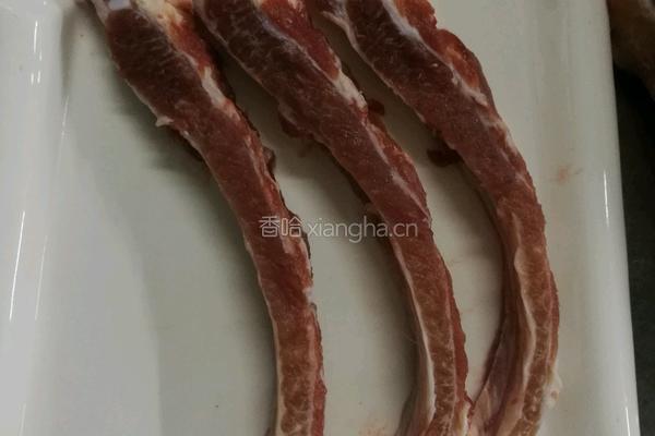 砂仁焗排骨的做法图解1