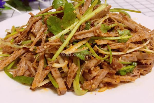 凉拌牛肉丝的做法图解1