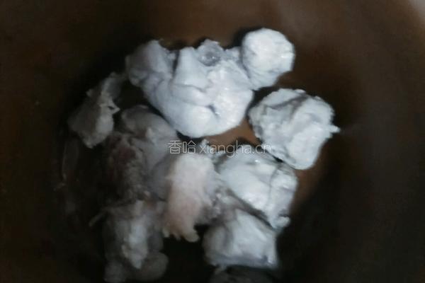 绿豆莲藕排骨汤的做法图解2