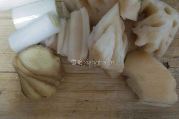 绿豆莲藕排骨汤的做法图解3