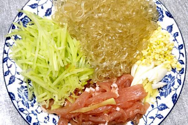 鲁菜大师蒋家常菜肉丝凉偏粉的做法图解3